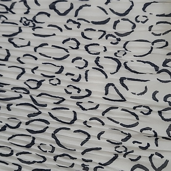 Nine West Black & White Abstract Polka-dot Pleated Blouse size XL - Picture 5 of 9